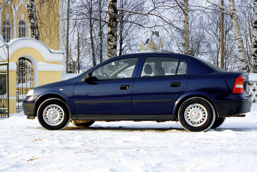 Примерка седана Opel Astra 
