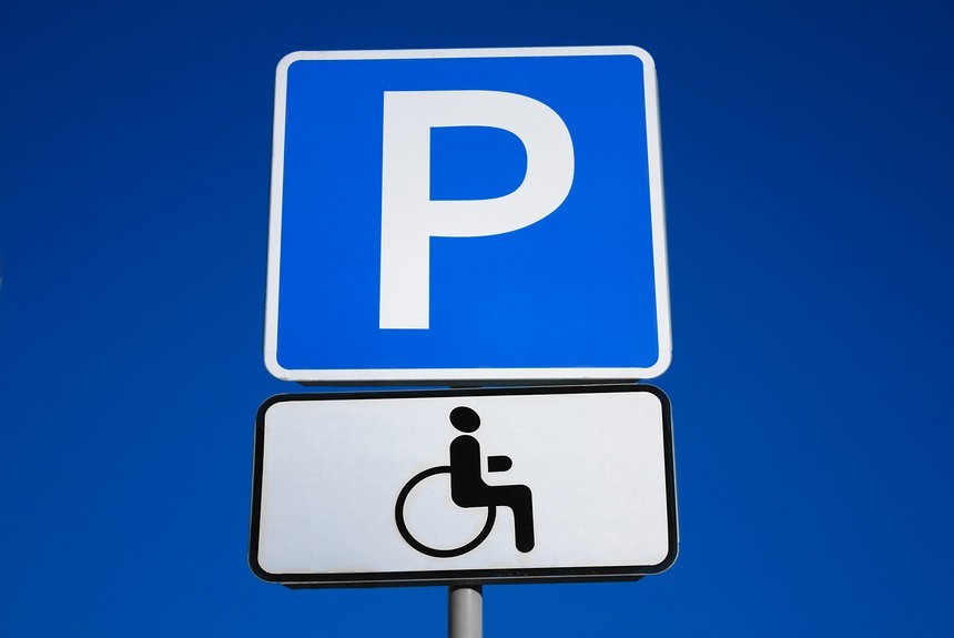 Помощник Москвы сможет выявить подложных инвалидов на парковках