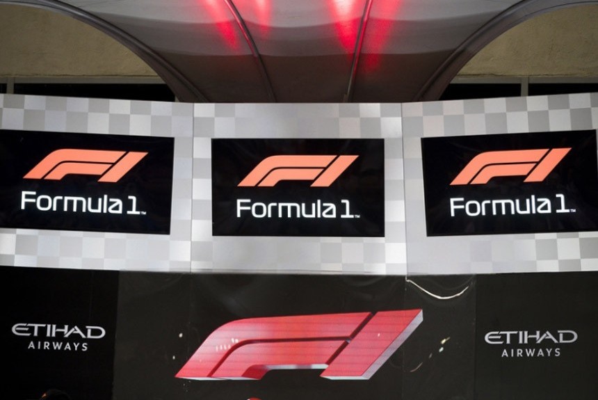 Бег впереди паровоза. Почему новые владельцы Формулы-1 поторопились со сменой логотипа?