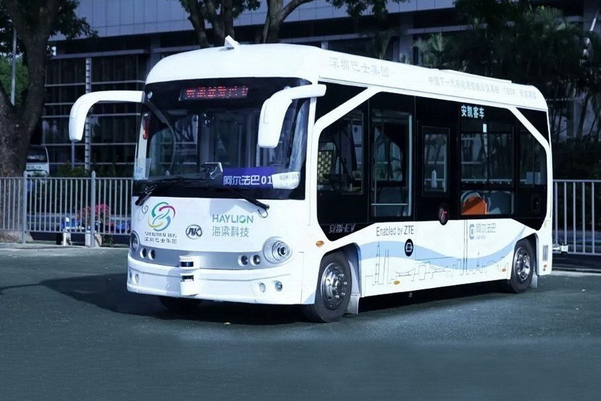 Китайские матрешки: беспилотные мини-автобусы в Китае вышли на маршрут 