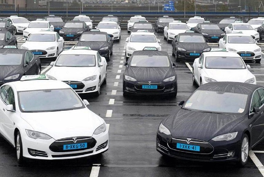 В Голландии продают партию дешевых электромобилей Tesla
