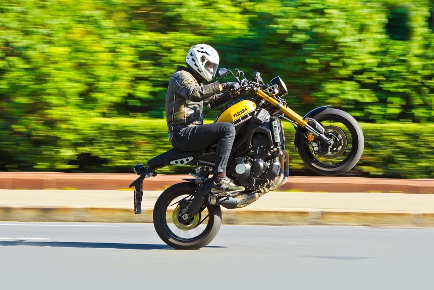 Дискотека 70-x: тест мотоцикла Yamaha XSR900
