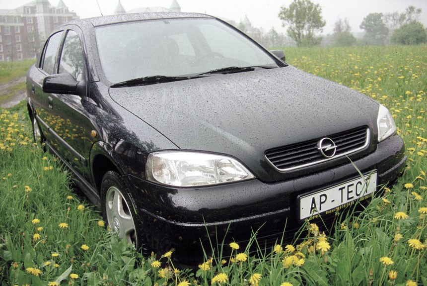 Бархатная революция: новый хэтчбек Opel Astra на дорогах Москвы и Подмосковья