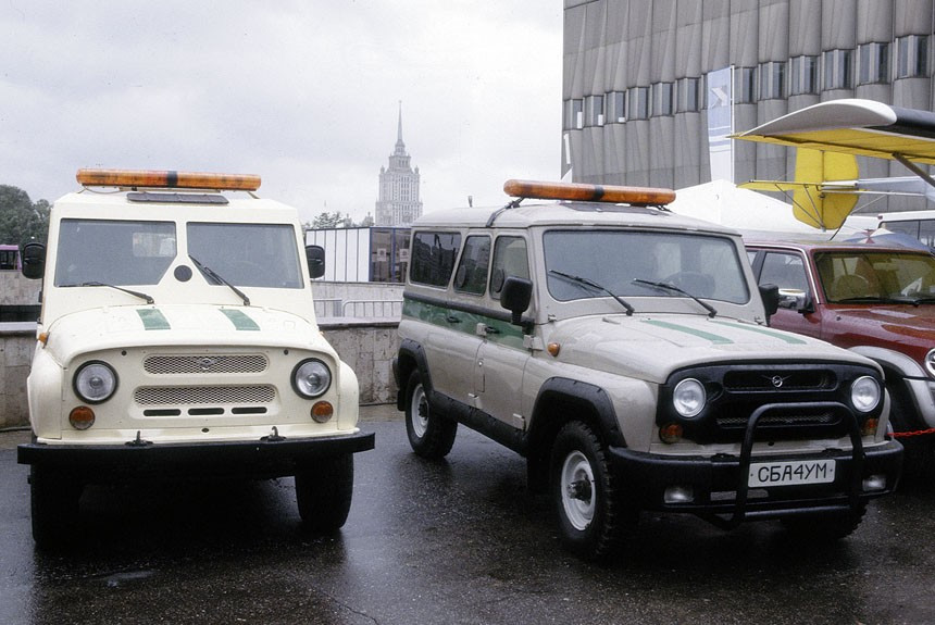Выставка грузовиков и автобусов на московском Мотор-шоу 1998 года