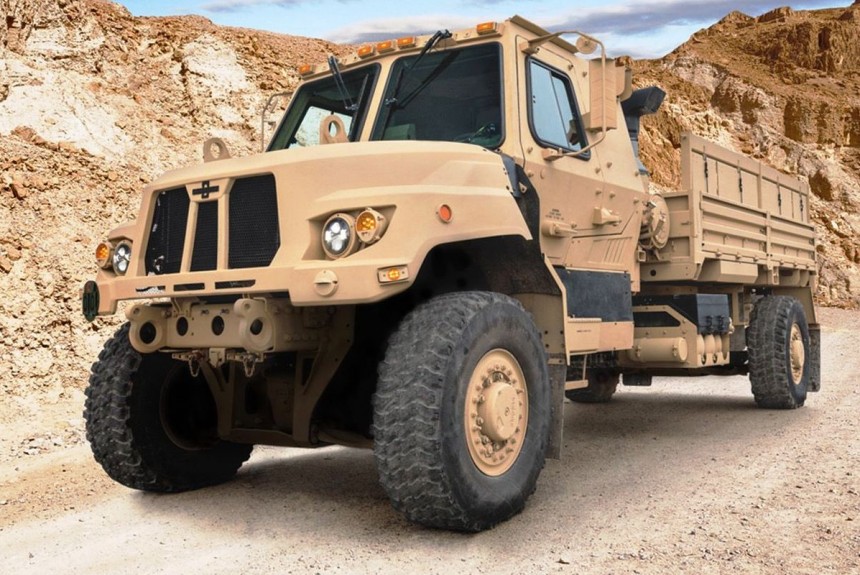 С капотом и броней: Oshkosh готовит новый грузовик для армии США