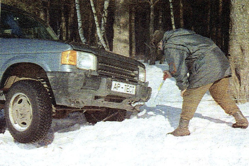 Вытягиваем внедорожник Land Rover Discovery с помощью ручной лебёдки Power Pull