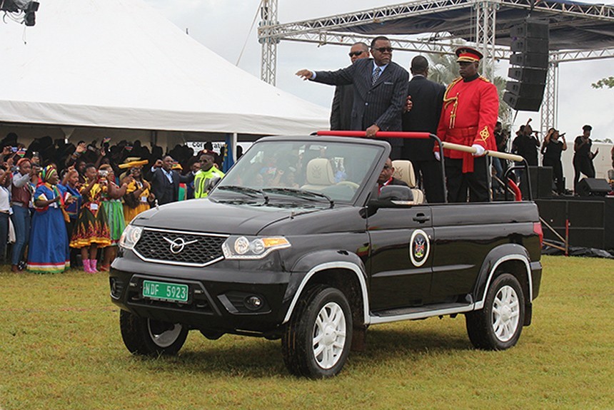 Парадный кабриолет УАЗ Патриот начал службу в Намибии
