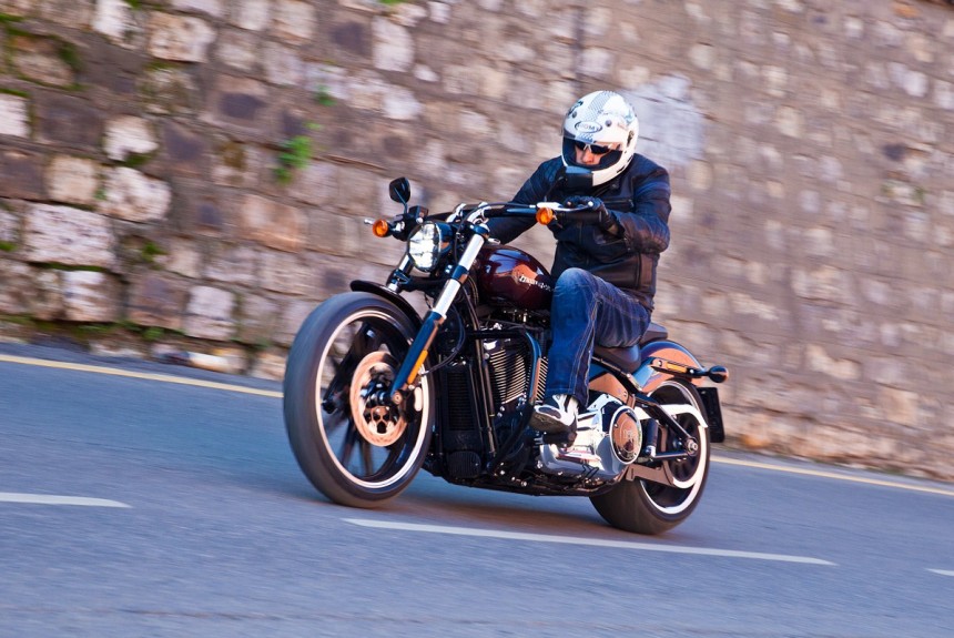 Шоумен: Harley-Davidson Breakout на длительном тесте Авторевю, запись первая