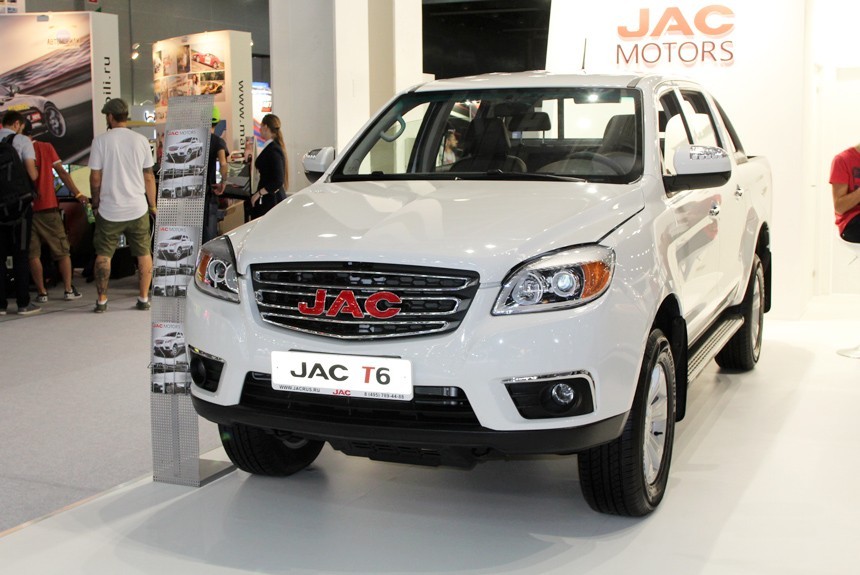Компания JAC в России: цены на пикап и электромобиль