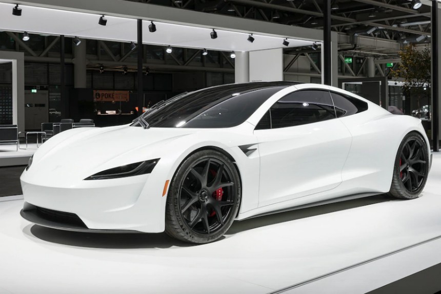 Дайджест дня: Tesla Roadster в Европе, тизер электрокроссовера Ford и другие события автоиндустрии