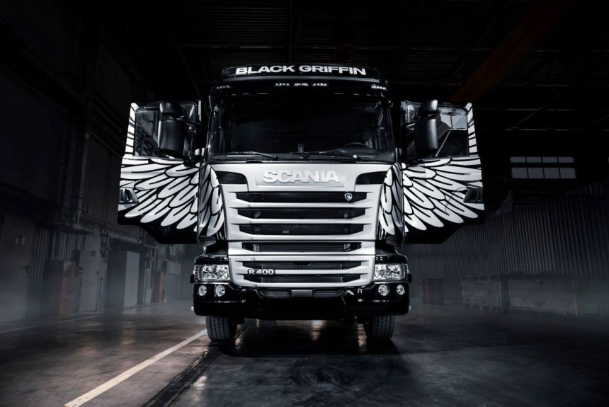 Грифон с айпадом: Scania представила в России прощальную спецверсию тягача прошлого поколения