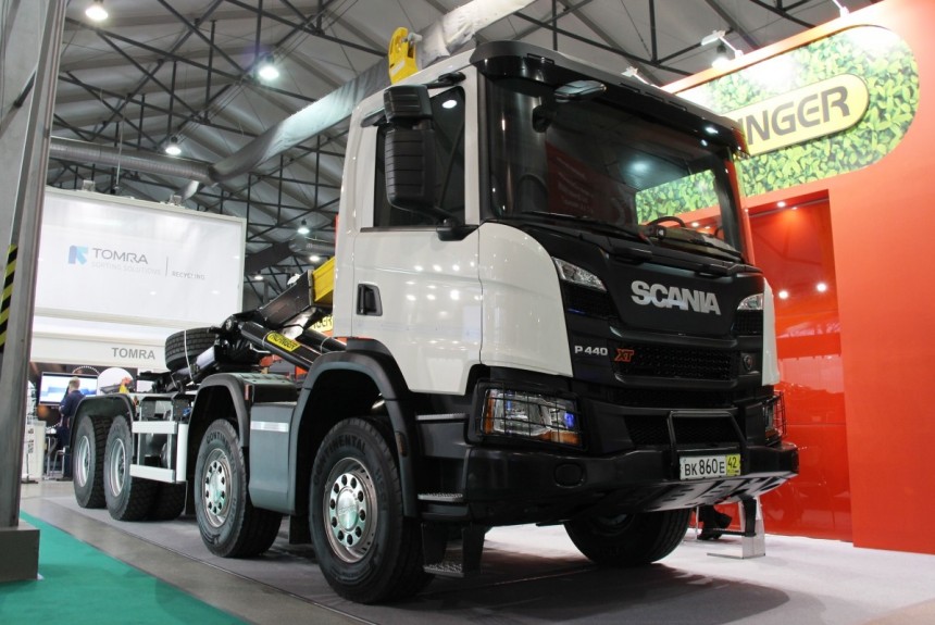 Мусор на крючке: знакомимся с новым погрузчиком Scania