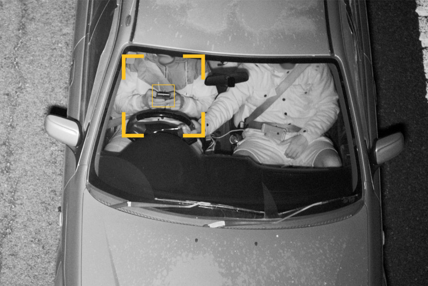 Камеры научились распознавать водителей с мобильником в руках