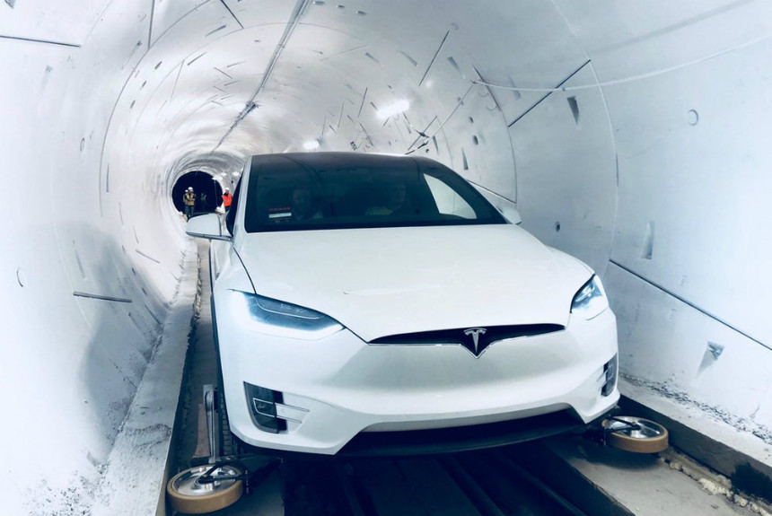 Дайджест дня: Tesla в тоннеле, Caterham показывает фигу и другие события автоиндустрии