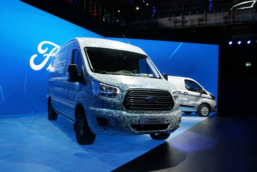 В погоне за током: Ford показал новые экофургоны в Амстердаме