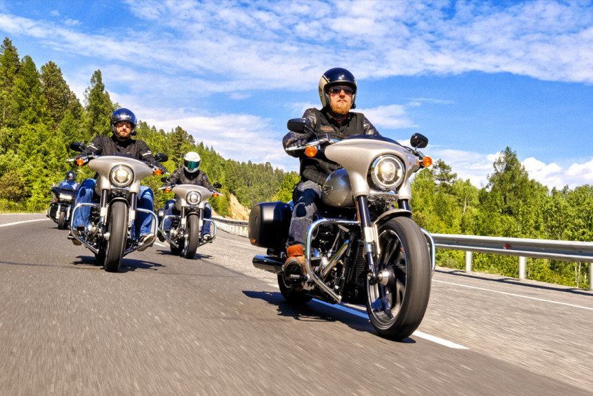 Насколько близко от Милуоки до Байкала, если у вас Harley-Davidson Sport Glide?