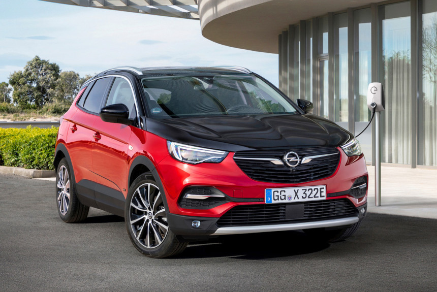 Opel Grandland X Hybrid4 предложил 300 сил и полный привод