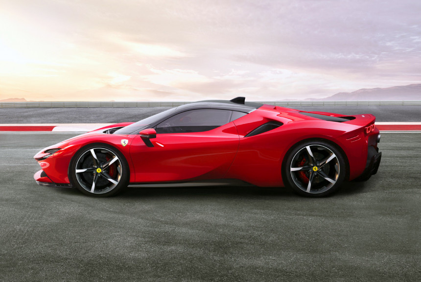 Новый суперкар Ferrari SF90 Stradale: 1000 сил и полный привод