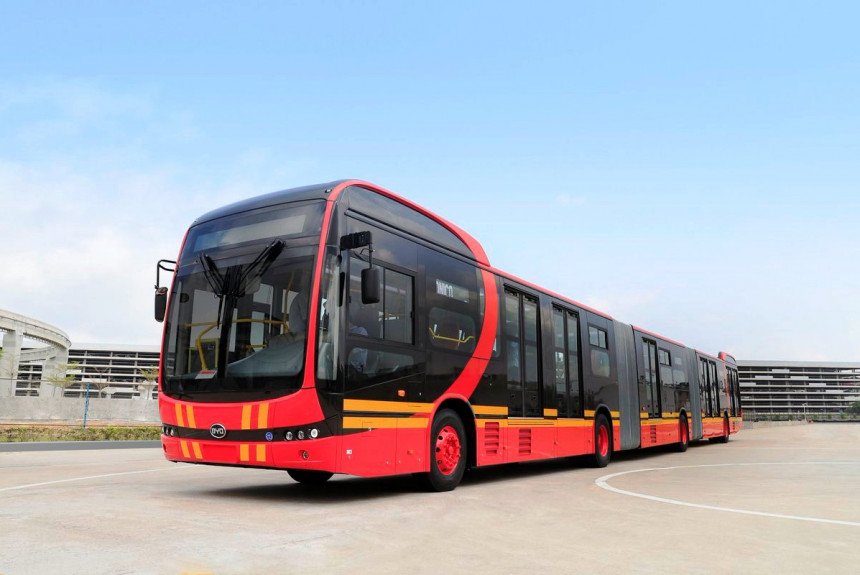 BYD показал трехсекционный электробус для скоростных транспортных систем