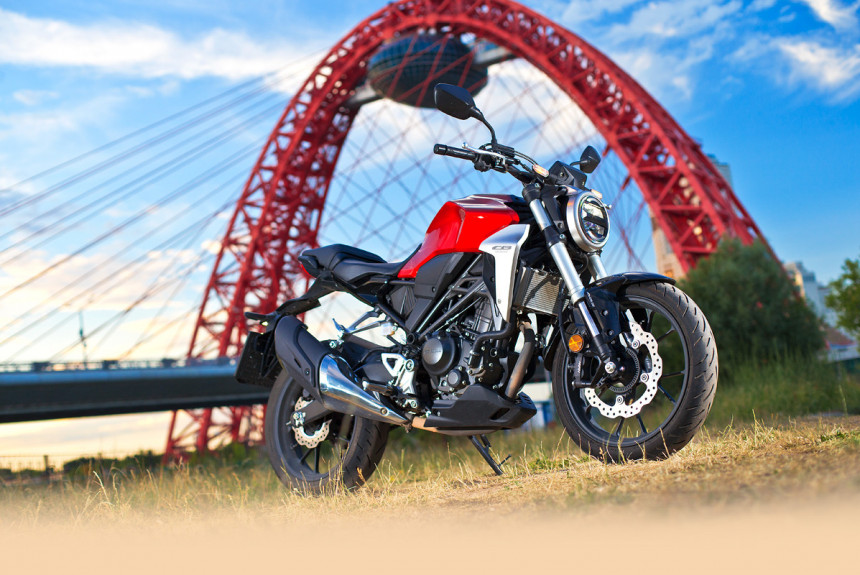 Что мешает успеху CB300R, младшему мотоциклу в новом семействе Neo Sports Cafe компании Honda?