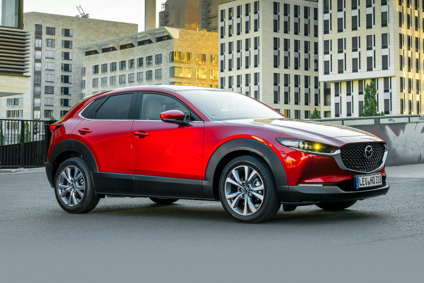 Новейшая Mazda CX-30, супермотор Skyactiv-X и потеря зум-зума: чем опять недоволен Голованов?