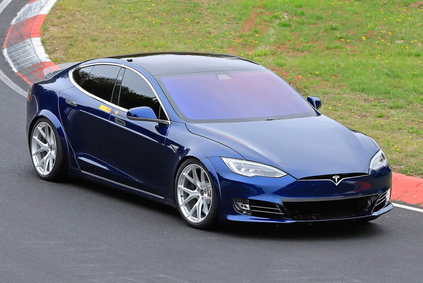 Дайджест дня: Tesla на Нюрбургринге, седан Mazda 3 для России и другие события автоиндустрии