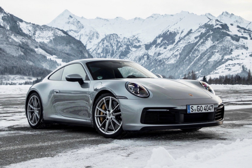 Новый Porsche 911 обзавелся механической коробкой передач