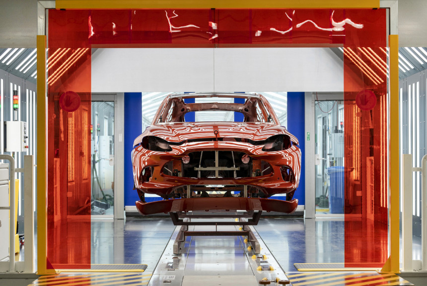 Дайджест дня: новый завод Aston Martin, электрический Ford F-150 и другие события индустрии