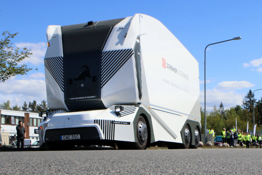 Беспилотный грузовик T-Pod проходит тестовую эксплуатацию в Швеции