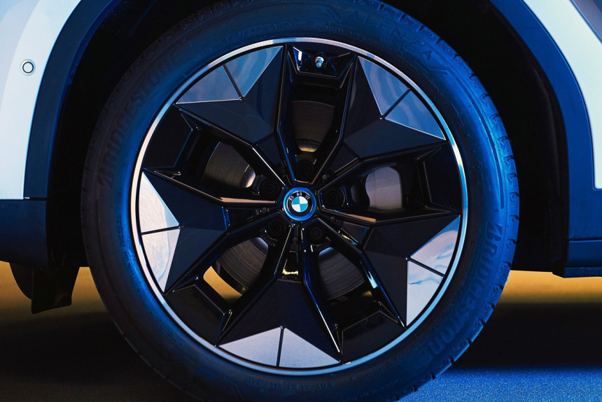 Дайджест дня: колеса BMW, будущая Octavia RS и другие события индустрии