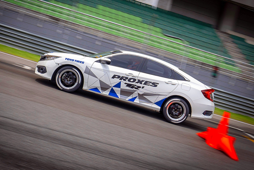 Знакомимся с новыми летними шинами Toyo Proxes TR1 на трассе Формулы-1 в Малайзии