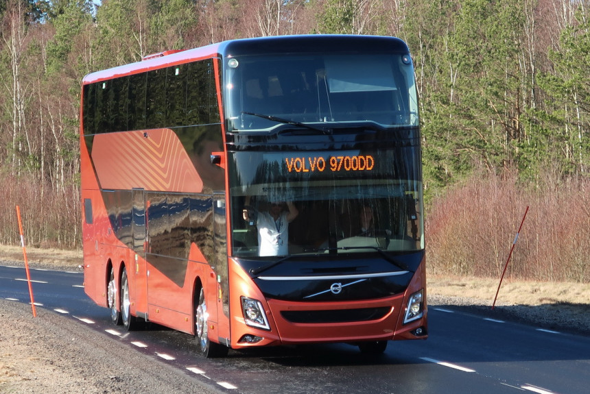 Представлен двухэтажный автобус Volvo чемпионской высоты