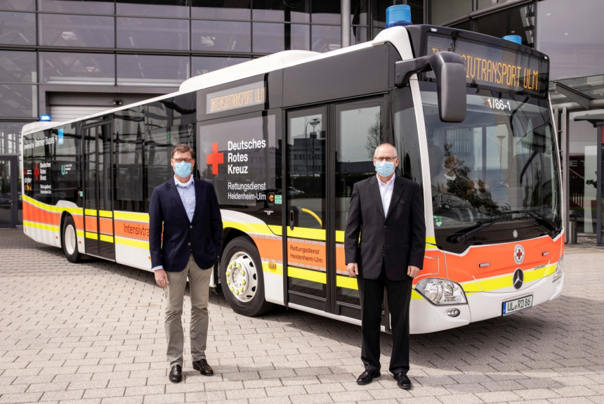 Транспорт пандемии: в Германии для больных с коронавирусом переоборудовали автобус