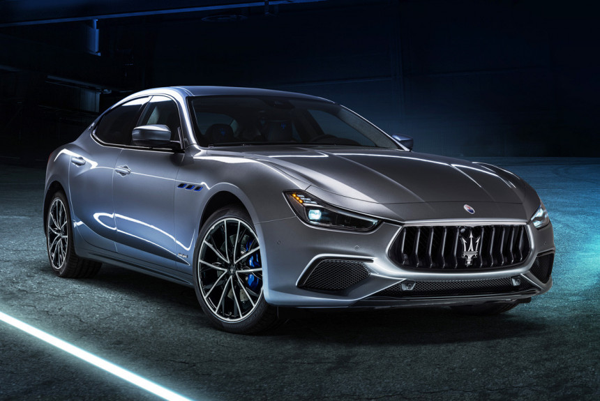 Седан Maserati Ghibli Hybrid начал электрификацию марки