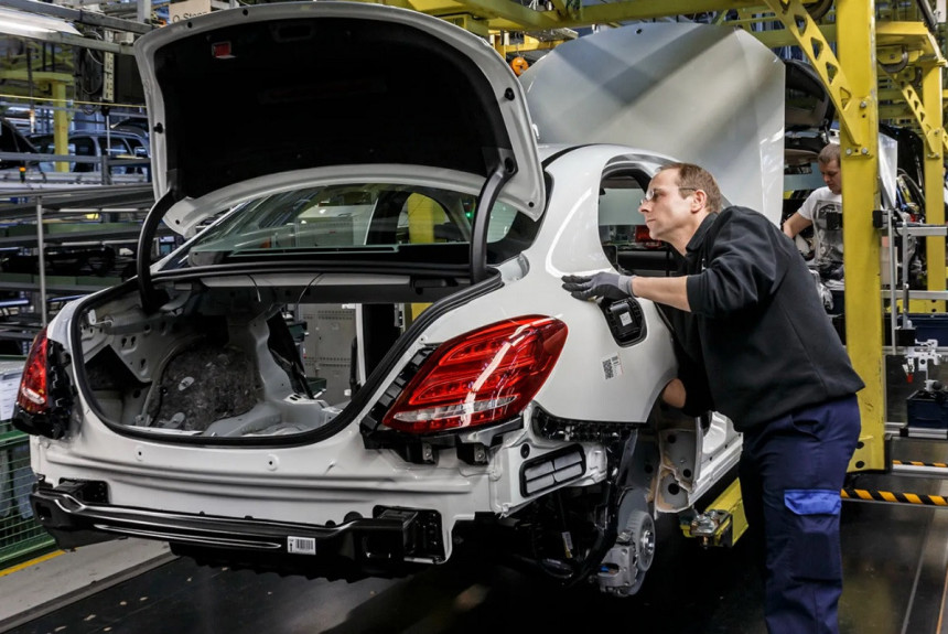 Mercedes-Benz сворачивает выпуск седанов в Америке