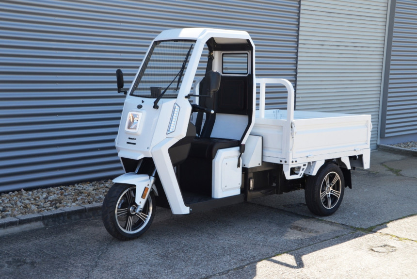 Трицикл грузовой AGIAX (АЯКС) 250 куб.см водян.охлаждение, кузов 2 м