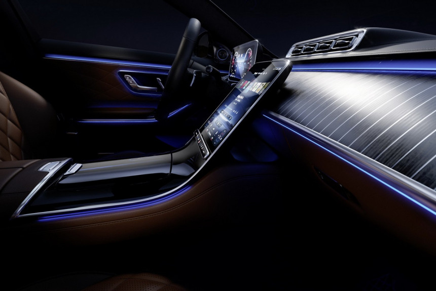 Новый Mercedes S-класса заинтриговал оформлением интерьера