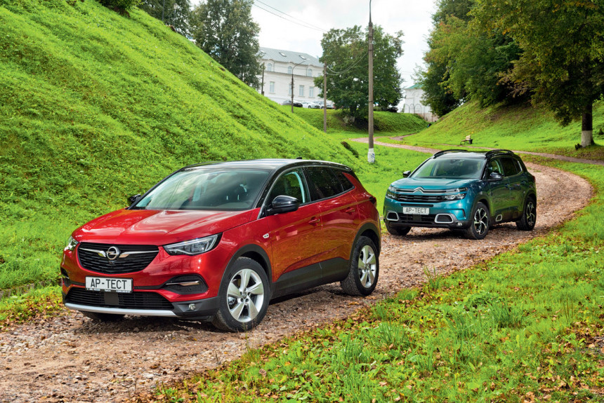 Opel Grandland X или Citroen C5 Aircross? Сравнение на полигоне и на маршруте Наполеона