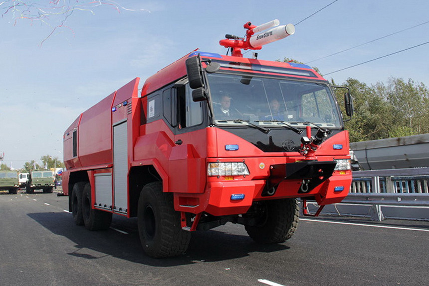 БАЗ построил аэродромный пожарный автомобиль
