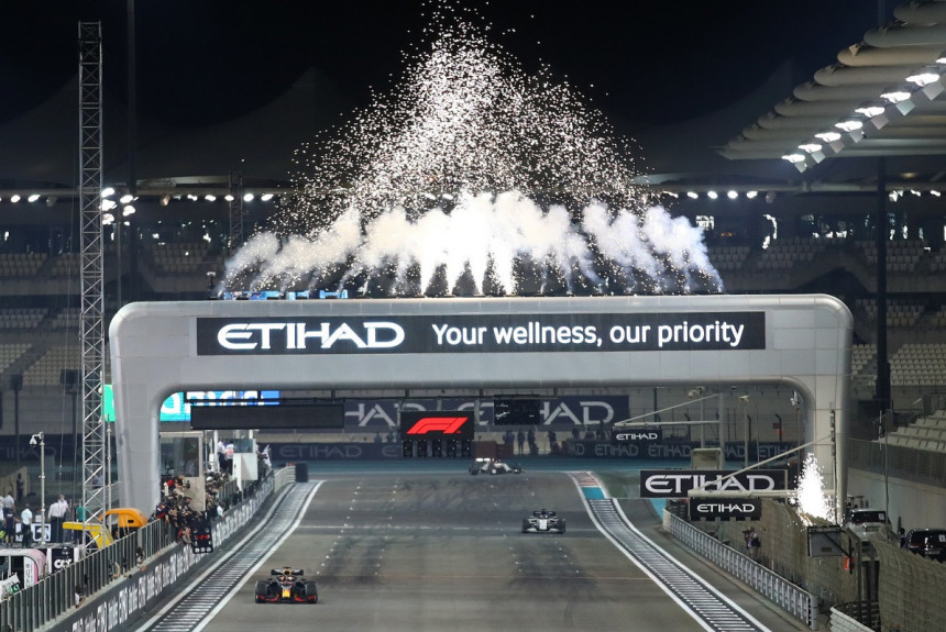 Доминирование Макса Ферстаппена и возвращение McLaren в топ-3 чемпионата: дайджест Гран При Абу-Даби