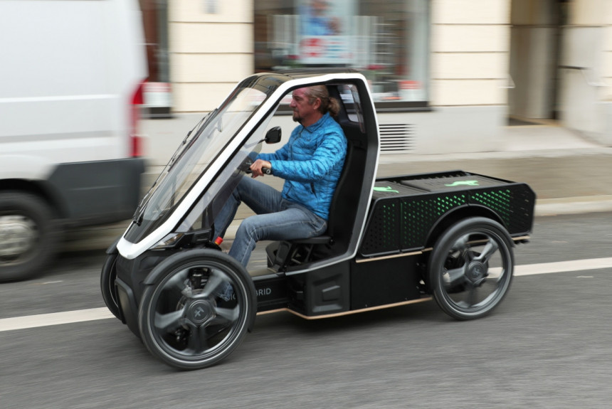 В Германии построили четырехколесный гибрид грузового велосипеда и электромобиля