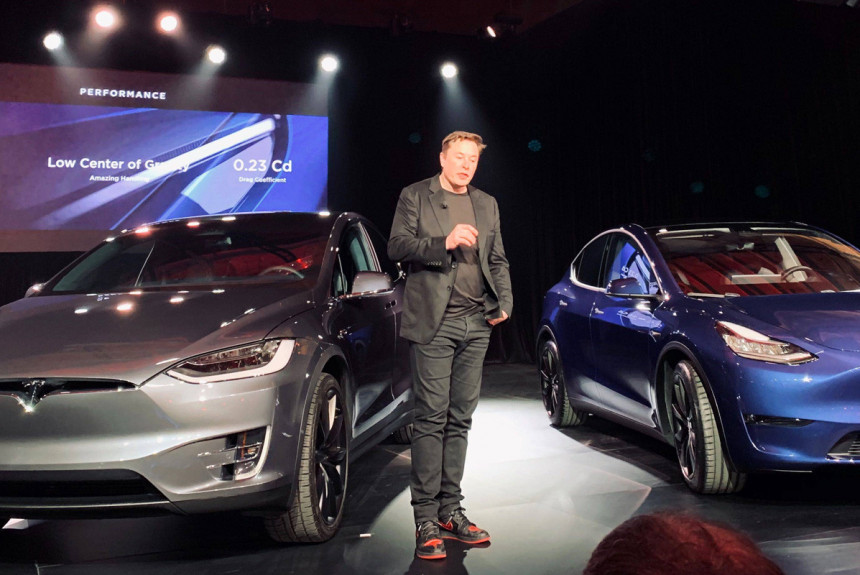 Электромобили Tesla теперь можно купить за биткоины