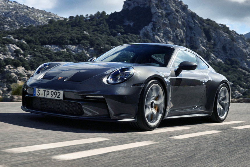 Для экстремального Porsche 911 GT3 предложен «туристический пакет»