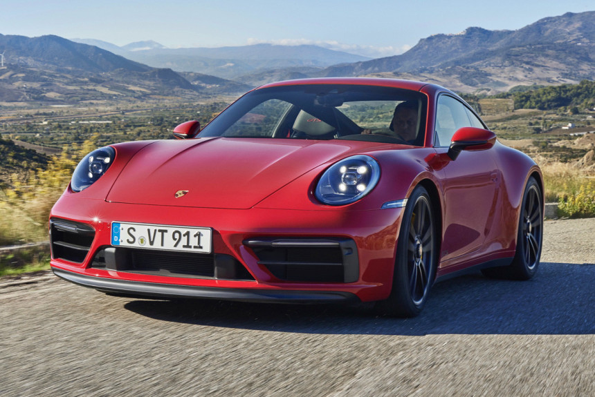 Новый Porsche 911 Carrera GTS расположился между версиями S и Turbo