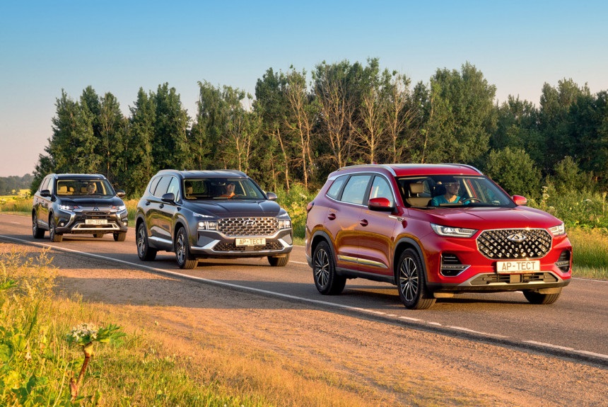 Аксакал против юнцов: Mitsubishi Outlander, Hyundai Santa Fe или Chery Tiggo 8 Pro?