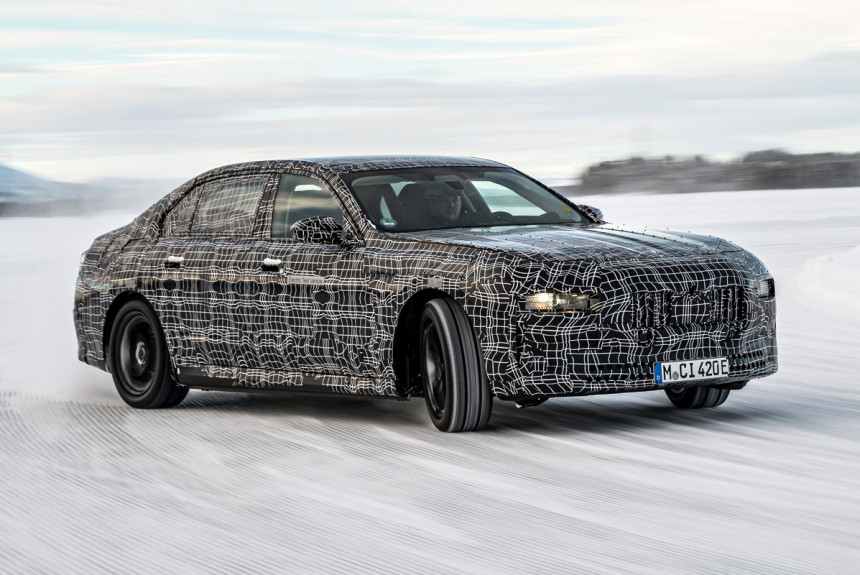 Электрический седан BMW i7 появится в следующем году