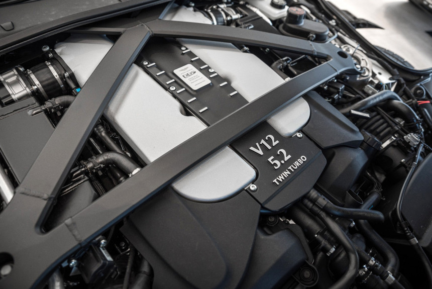 Aston Martin готовит последнюю модель с двигателем V12