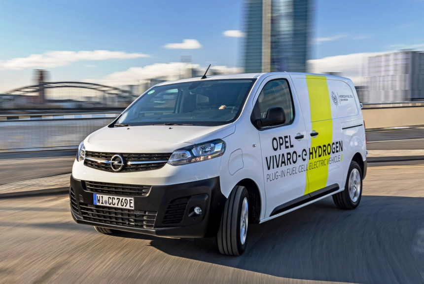 Первый водородный Opel Vivaro передан клиенту