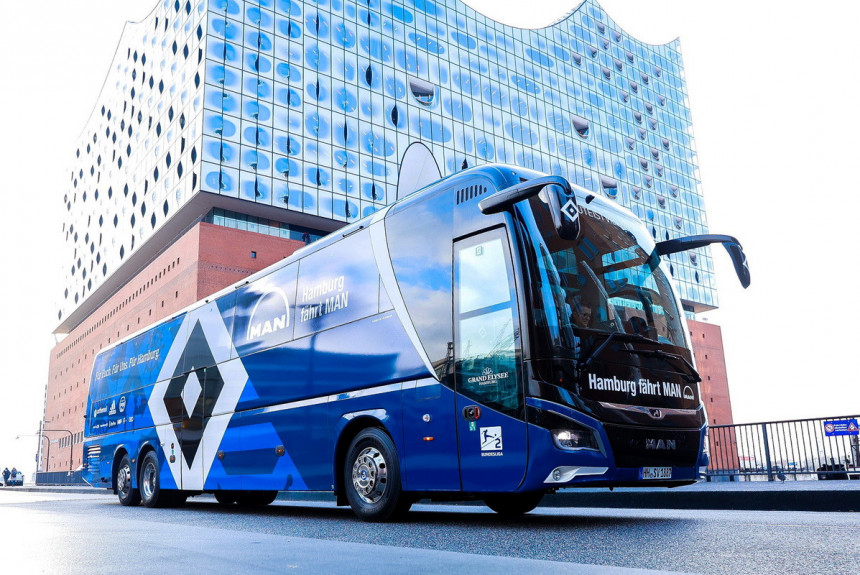 Автобусы для футболистов — в Европе и в России