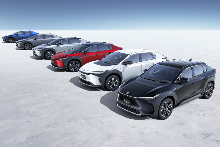 Электромобиль Toyota bZ4X выходит на рынок: дороже, чем Крузак